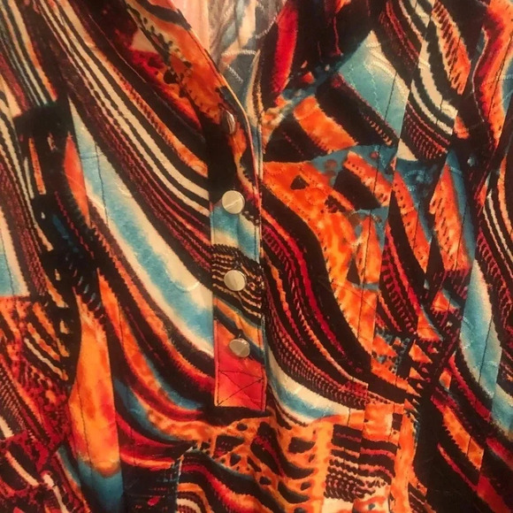 New directions pxlg shirt/ - Picture 3 of 5